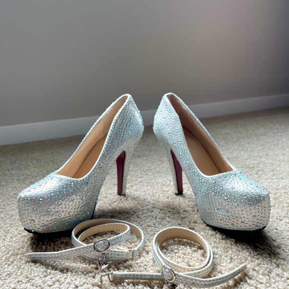 NEW Silver Rhinestone Pump - Picture 5 of 9